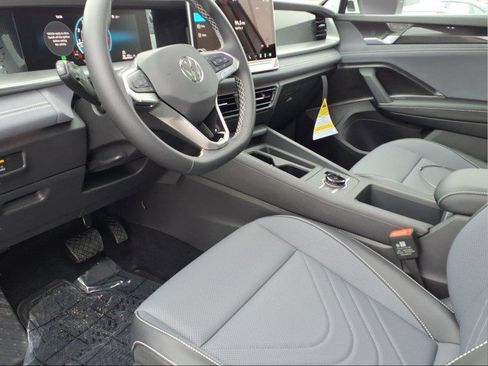 New 2026 Volkswagen Tiguan SE image 16