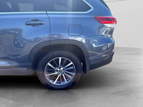 Used 2018 Toyota Highlander XLE AWD/4WD image 22