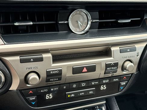 Used 2018 Lexus ES 350 w/ Navigation System Package image 19