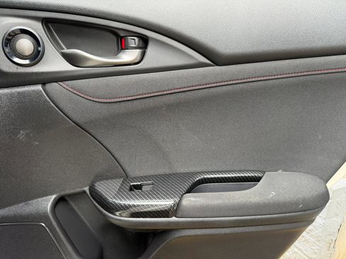 Used 2018 Honda Civic Type R image 13