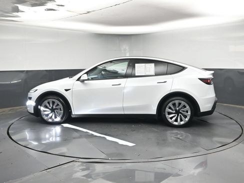 Used 2026 Tesla Model Y 2WD image 2