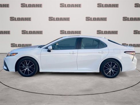 Used 2024 Toyota Camry SE w/ Convenience Package image 2