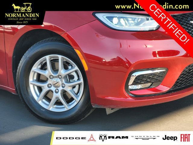Certified 2024 Chrysler Pacifica Touring-L FWD image 5