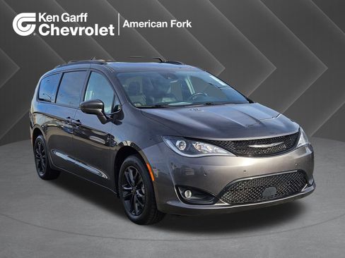 Used 2020 Chrysler Pacifica Touring-L w/ Advanced Safetytec Group image 1