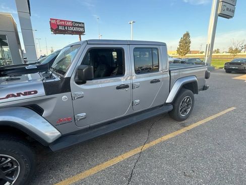 Used 2020 Jeep Gladiator Overland AWD/4WD image 4