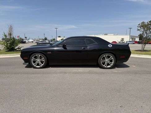 Used 2022 Dodge Challenger R/T RWD image 2