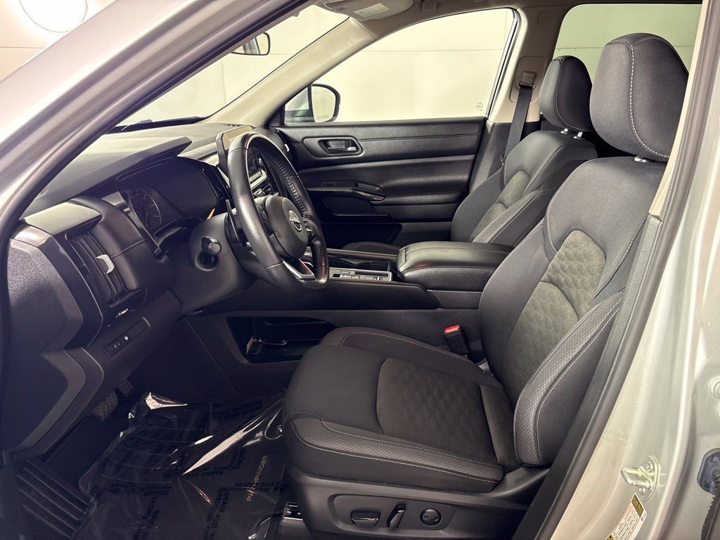 Used 2024 Nissan Pathfinder SV FWD image 28