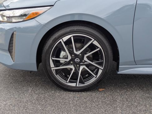 Used 2024 Nissan Sentra SR w/ SR Premium Package image 32