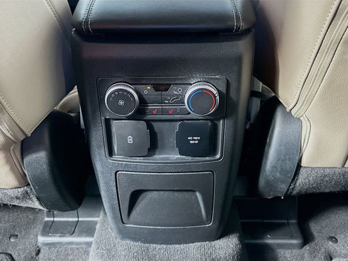 Used 2022 Ford Explorer Limited w/ Equipment Group 301A AWD/4WD image 27