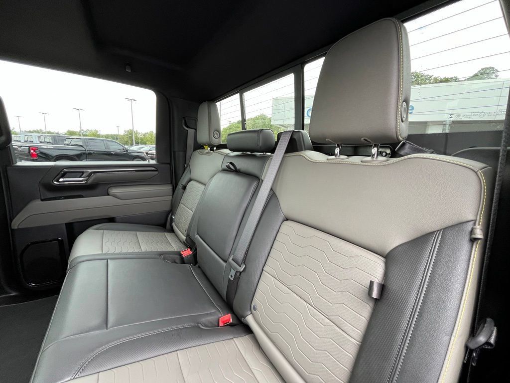 Used 2025 Chevrolet Silverado 2500 ZR2 AWD/4WD image 33