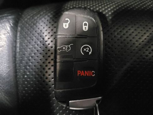 Used 2019 Jeep Grand Cherokee Overland AWD/4WD image 32
