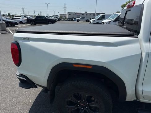 Used 2024 GMC Canyon Elevation w/ Elevation Premium Package AWD/4WD image 17