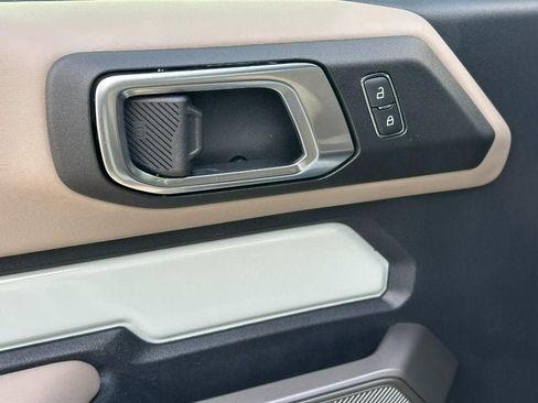 Used 2022 Ford Bronco Wildtrak image 13