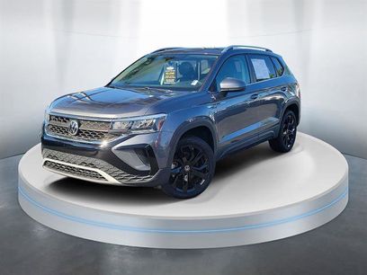 Used 2022 Volkswagen Taos SE w/ Panoramic Sunroof Package