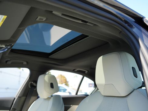 Used 2025 BMW i5 eDrive40i image 18