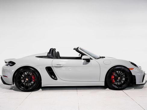 Used 2022 Porsche 718 Boxster Spyder RWD image 2