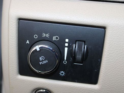 Used 2020 Jeep Grand Cherokee Limited w/ Luxury Group II image 40