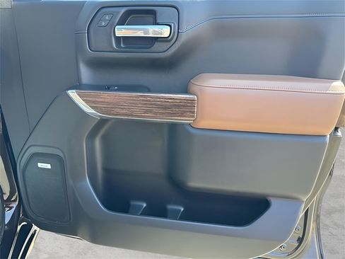 Used 2019 Chevrolet Silverado 1500 High Country w/ Technology Package image 10