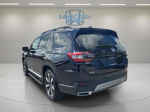 Used 2023 Honda Pilot Touring image 3