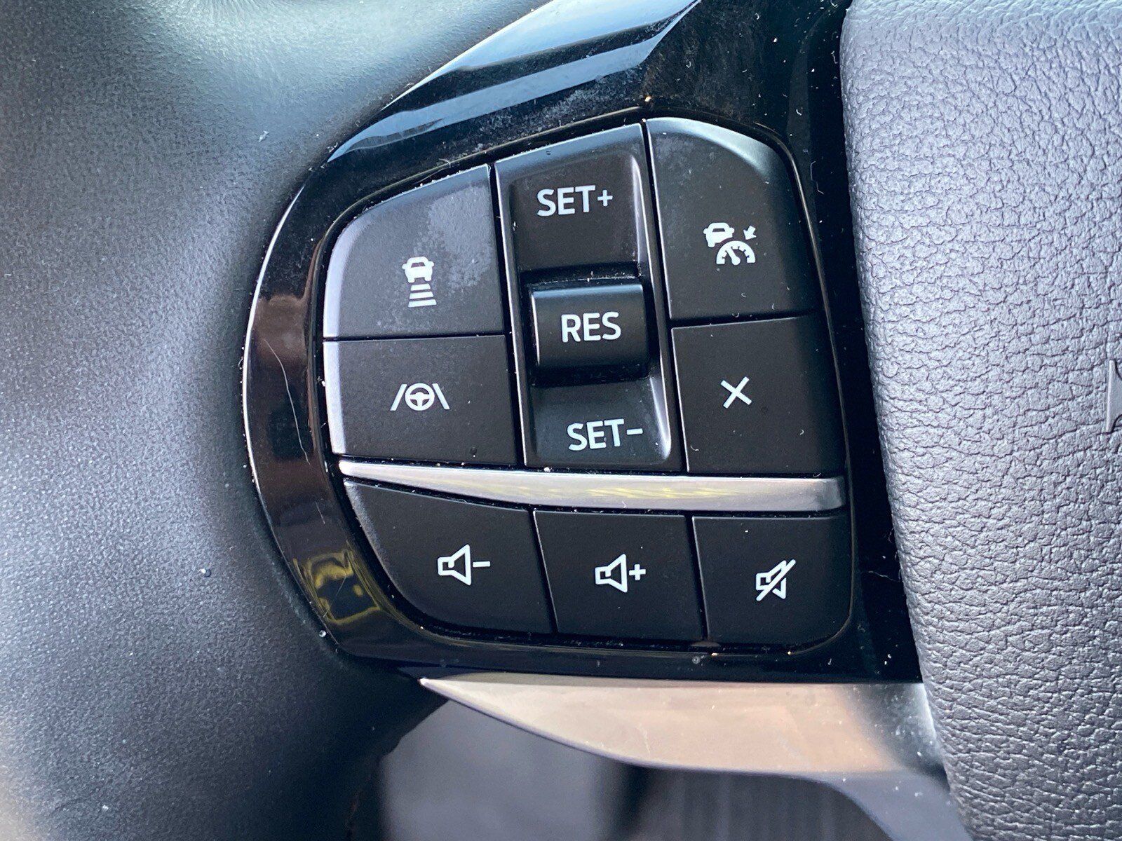 Used 2021 Ford Explorer Platinum w/ Equipment Group 601A AWD/4WD image 19