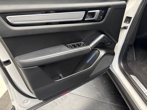 Certified 2023 Porsche Cayenne Platinum Edition AWD/4WD image 4