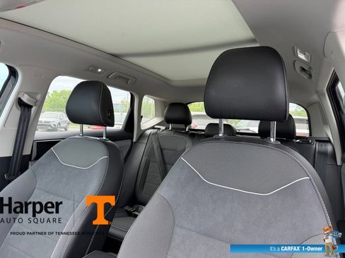 Used 2023 Volkswagen Taos SE w/ Panoramic Sunroof Package image 12