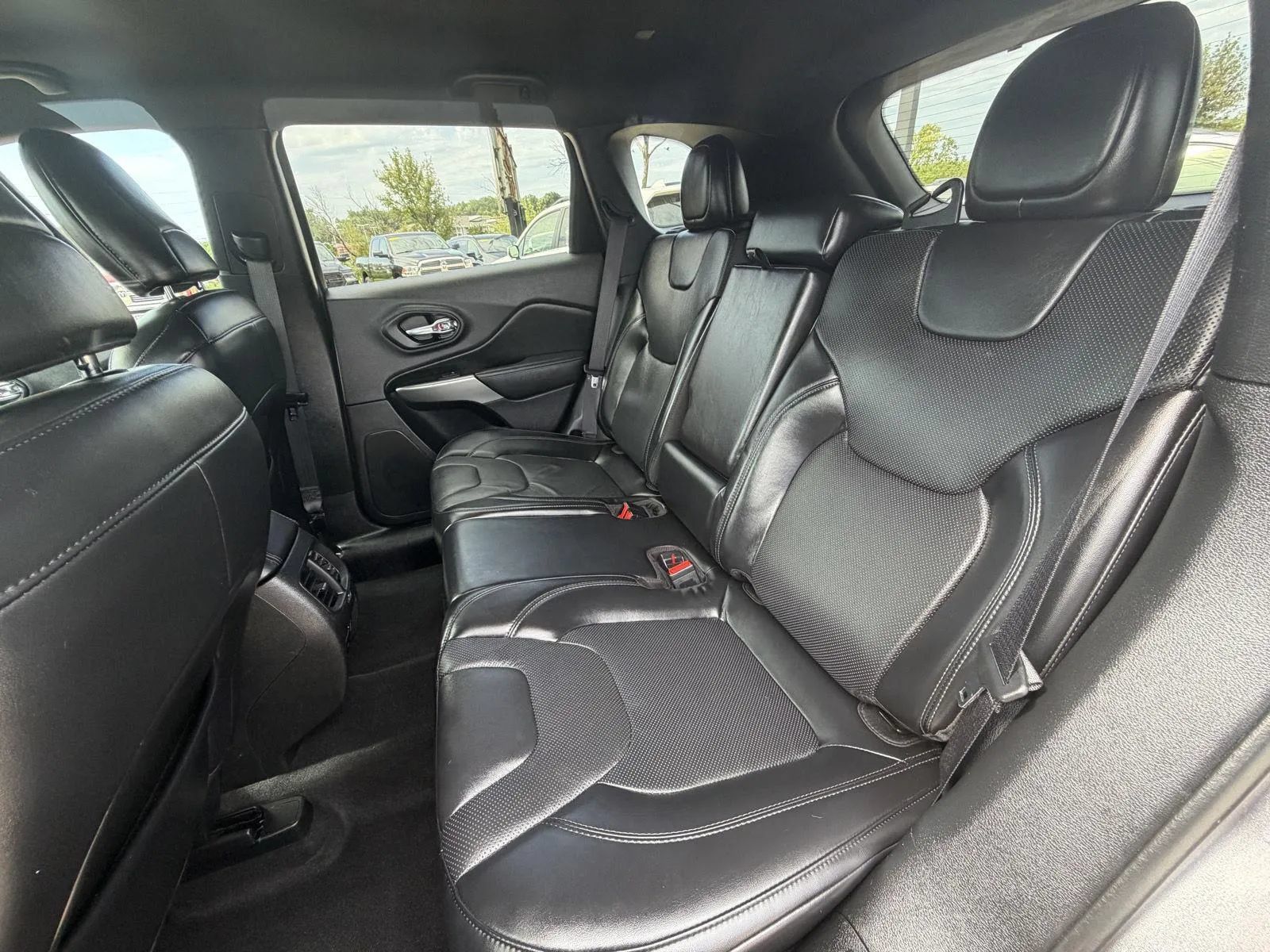 Used 2020 Jeep Cherokee High Altitude AWD/4WD image 16
