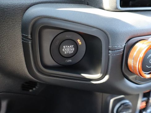 Used 2025 Jeep Wrangler Unlimited Rubicon AWD/4WD image 18