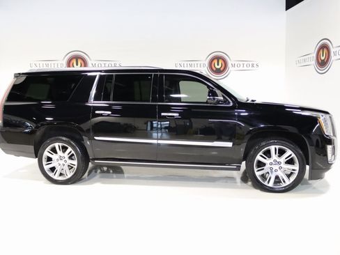 Used 2020 Cadillac Escalade ESV Premium Luxury image 30