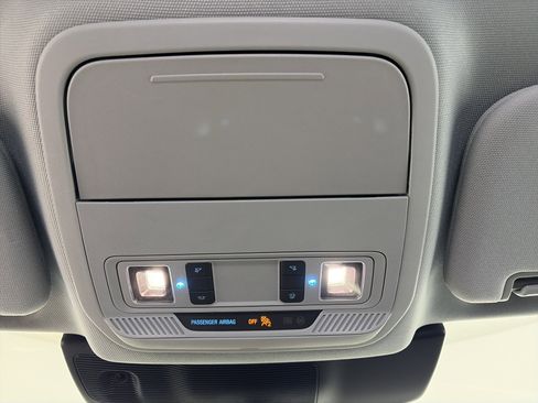 Used 2021 Ford Explorer XLT image 5