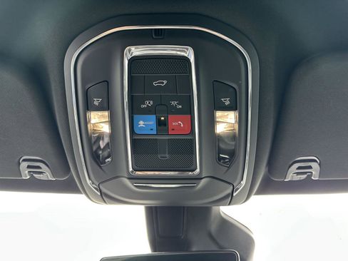 Used 2024 Jeep Wagoneer Series II w/ Flexible Seating Group image 28