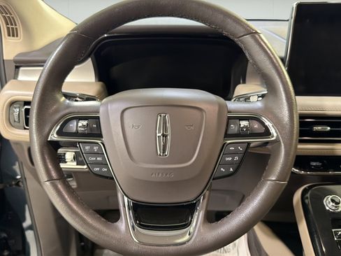 Used 2022 Lincoln Nautilus FWD w/ Premium Package image 13