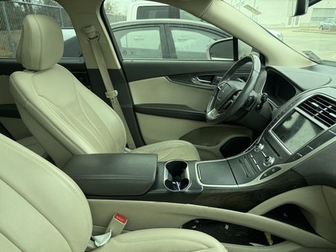 Used 2020 Lincoln Nautilus Reserve image 2