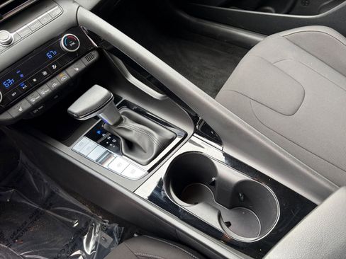 Used 2025 Hyundai Elantra SEL image 39