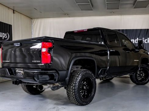 Used 2021 Chevrolet Silverado 2500 Custom w/ Custom Value Package AWD/4WD image 8