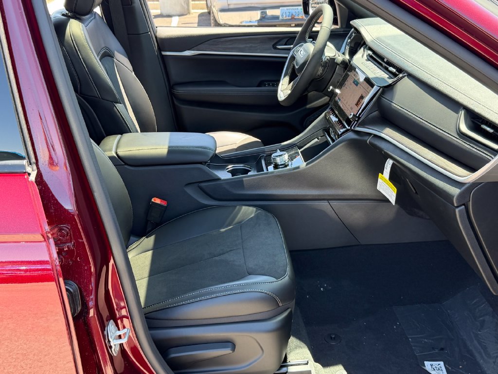 New 2026 Jeep Grand Cherokee Altitude AWD/4WD image 21