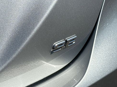 Used 2023 Toyota Camry SE image 11