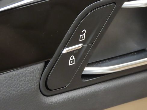 Certified 2026 Porsche Macan AWD/4WD image 37
