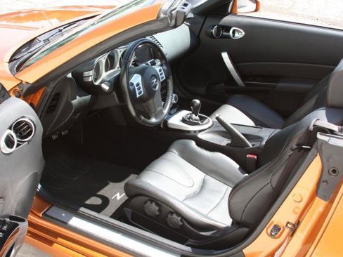 Used 2006 Nissan 350Z Touring RWD image 31