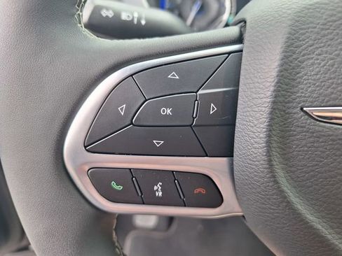 Used 2026 Chrysler Pacifica Limited FWD image 22