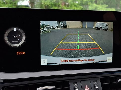 Used 2025 Lexus ES 350 w/ Premium Package FWD image 19