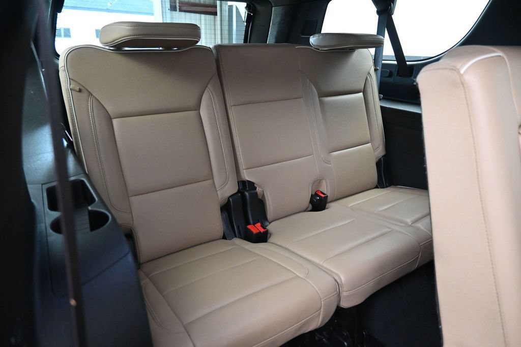 Used 2024 Chevrolet Suburban Premier RWD image 19
