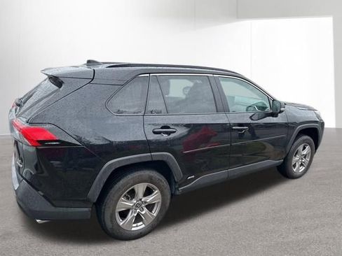 Used 2022 Toyota RAV4 LE image 5