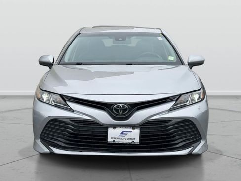 Used 2018 Toyota Camry LE FWD image 2