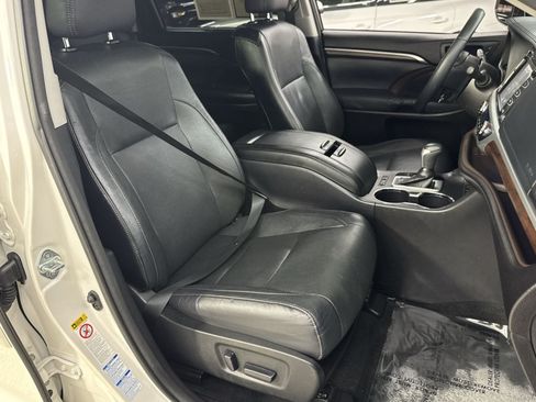Used 2015 Toyota Highlander Limited AWD/4WD image 41