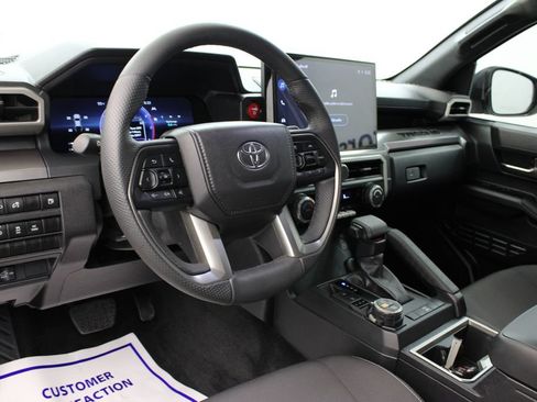 Used 2025 Toyota Tacoma TRD Off-Road AWD/4WD image 15
