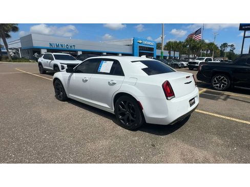 Used 2022 Chrysler 300 S RWD image 4