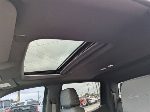 Used 2022 GMC Sierra 1500 Denali w/ Denali Premium Package image 19
