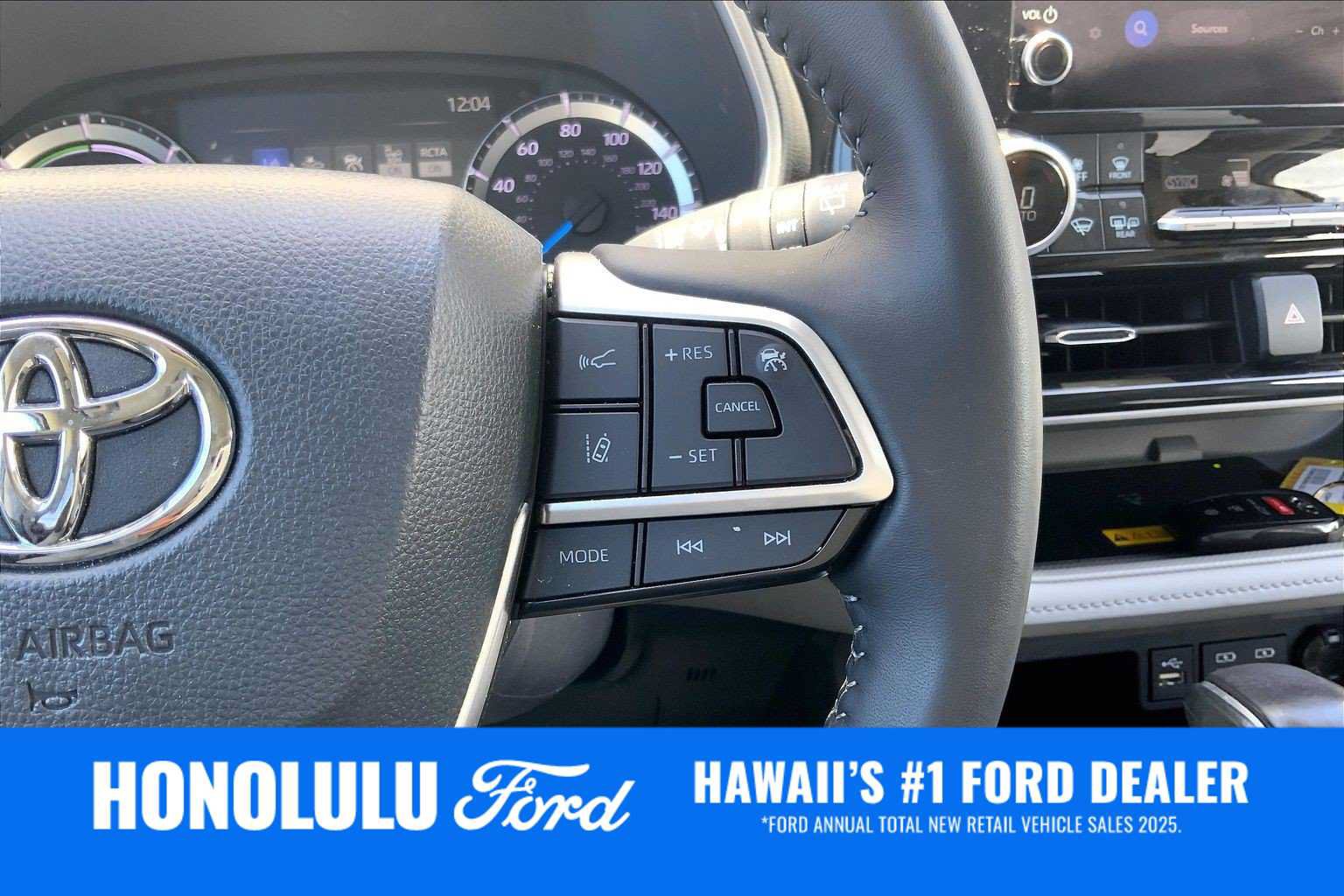 Used 2025 Toyota Highlander XLE AWD/4WD image 25