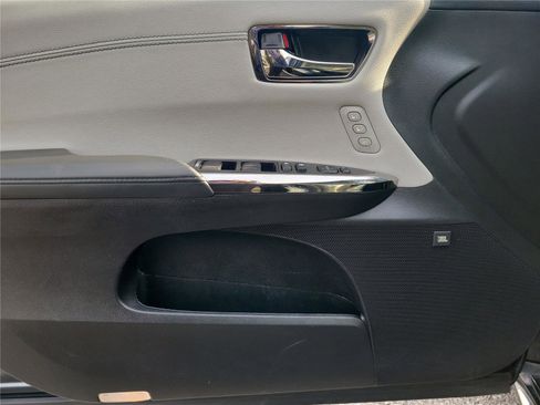 Used 2016 Toyota Avalon Limited w/ Toyota Safety Sense Package image 20